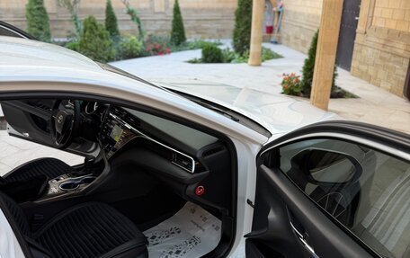 Toyota Camry, 2019 год, 2 800 000 рублей, 20 фотография