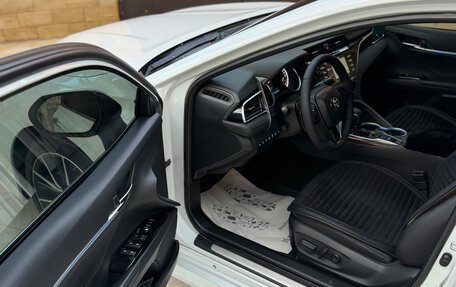 Toyota Camry, 2019 год, 2 800 000 рублей, 17 фотография