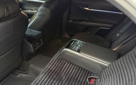 Toyota Camry, 2019 год, 2 800 000 рублей, 28 фотография