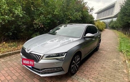 Skoda Superb III рестайлинг, 2023 год, 2 165 000 рублей, 3 фотография