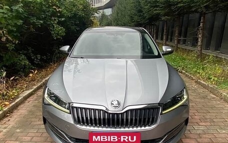 Skoda Superb III рестайлинг, 2023 год, 2 165 000 рублей, 2 фотография