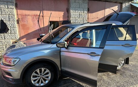 Volkswagen Tiguan II, 2020 год, 2 340 000 рублей, 2 фотография