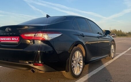 Toyota Camry, 2020 год, 2 300 000 рублей, 3 фотография