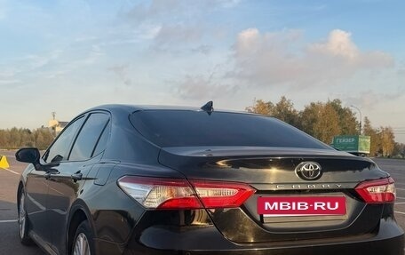 Toyota Camry, 2020 год, 2 300 000 рублей, 4 фотография
