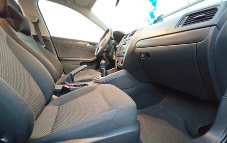 Volkswagen Jetta VI, 2013 год, 1 240 000 рублей, 24 фотография