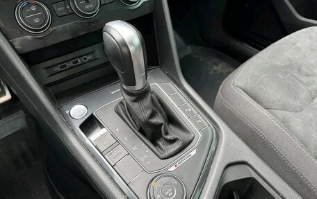 Volkswagen Tiguan II, 2018 год, 2 200 000 рублей, 4 фотография