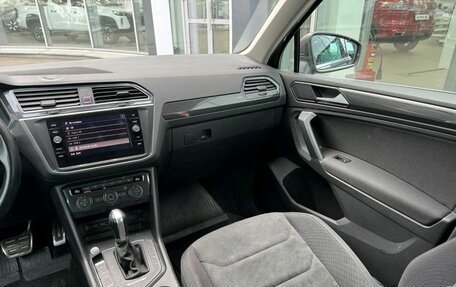 Volkswagen Tiguan II, 2018 год, 2 200 000 рублей, 8 фотография
