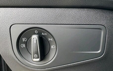 Volkswagen Tiguan II, 2018 год, 2 200 000 рублей, 10 фотография