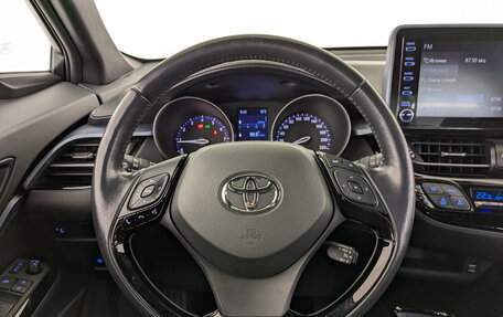 Toyota C-HR I рестайлинг, 2021 год, 2 740 000 рублей, 21 фотография