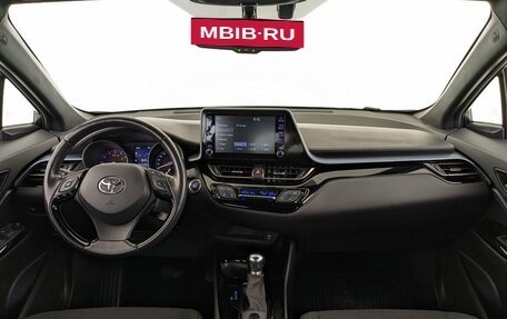 Toyota C-HR I рестайлинг, 2021 год, 2 740 000 рублей, 14 фотография