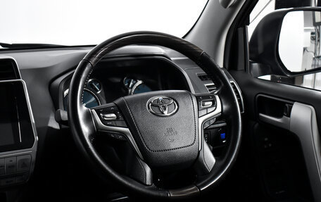 Toyota Land Cruiser Prado 150 рестайлинг 2, 2019 год, 4 446 985 рублей, 19 фотография