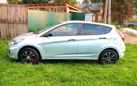 Hyundai Solaris II рестайлинг, 2011 год, 680 000 рублей, 4 фотография