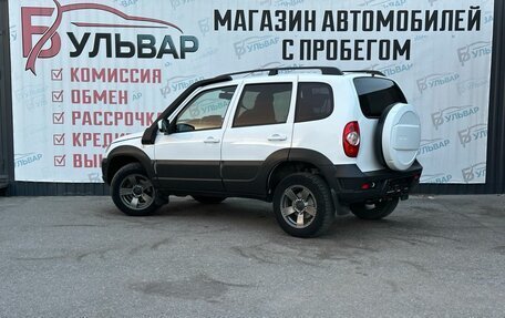 Chevrolet Niva I рестайлинг, 2018 год, 890 000 рублей, 4 фотография