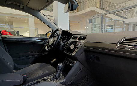Volkswagen Tiguan II, 2018 год, 2 523 000 рублей, 15 фотография