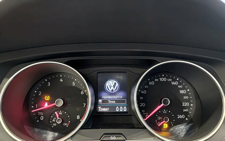 Volkswagen Tiguan II, 2018 год, 2 523 000 рублей, 17 фотография