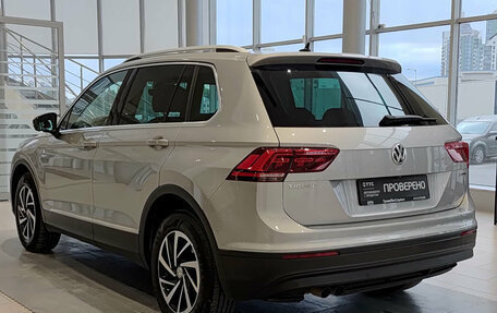 Volkswagen Tiguan II, 2018 год, 2 523 000 рублей, 11 фотография