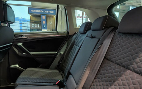 Volkswagen Tiguan II, 2018 год, 2 523 000 рублей, 16 фотография