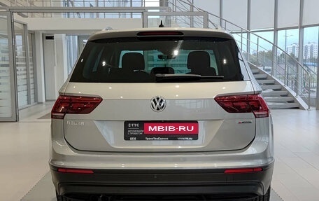 Volkswagen Tiguan II, 2018 год, 2 523 000 рублей, 10 фотография