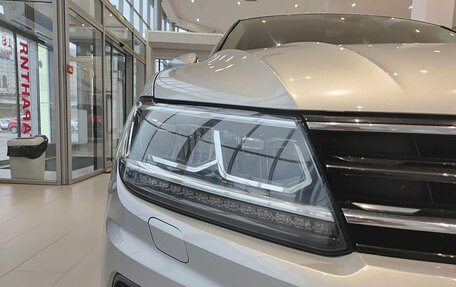Volkswagen Tiguan II, 2018 год, 2 523 000 рублей, 21 фотография