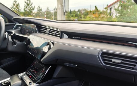 Audi e-tron I, 2021 год, 5 990 000 рублей, 25 фотография