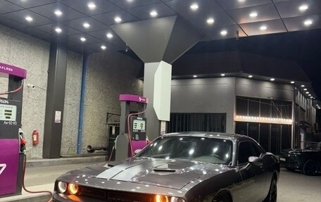 Dodge Challenger III рестайлинг 2, 2019 год, 1 780 000 рублей, 1 фотография