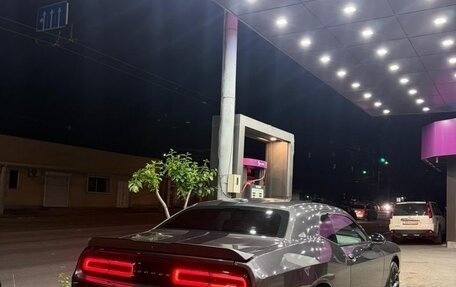 Dodge Challenger III рестайлинг 2, 2019 год, 1 780 000 рублей, 6 фотография