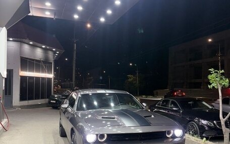 Dodge Challenger III рестайлинг 2, 2019 год, 1 780 000 рублей, 3 фотография