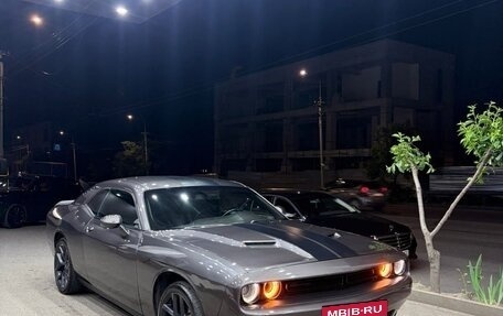 Dodge Challenger III рестайлинг 2, 2019 год, 1 780 000 рублей, 4 фотография