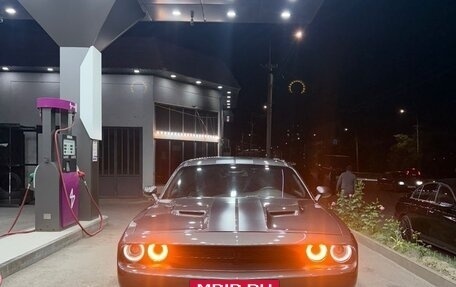 Dodge Challenger III рестайлинг 2, 2019 год, 1 780 000 рублей, 2 фотография