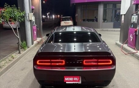 Dodge Challenger III рестайлинг 2, 2019 год, 1 780 000 рублей, 8 фотография