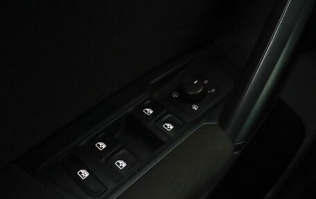 Volkswagen Tiguan II, 2019 год, 2 255 000 рублей, 12 фотография