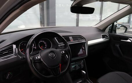 Volkswagen Tiguan II, 2019 год, 2 255 000 рублей, 15 фотография