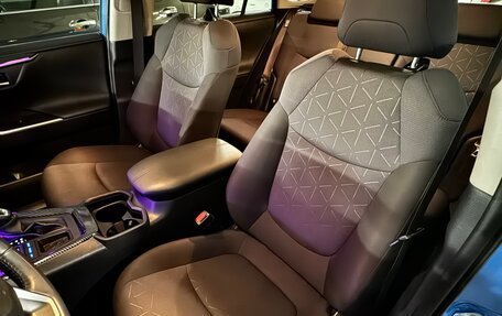 Toyota RAV4, 2019 год, 2 800 000 рублей, 11 фотография