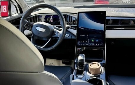 Geely Atlas, 2023 год, 2 600 000 рублей, 6 фотография