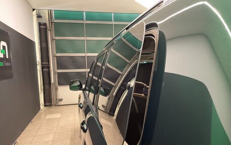 Toyota Land Cruiser 100 рестайлинг 2, 2004 год, 1 550 000 рублей, 17 фотография