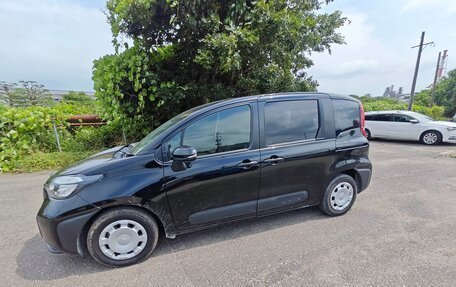 Toyota Sienta, 2023 год, 1 350 000 рублей, 1 фотография