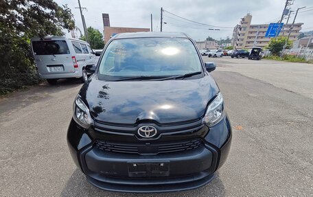 Toyota Sienta, 2023 год, 1 350 000 рублей, 4 фотография