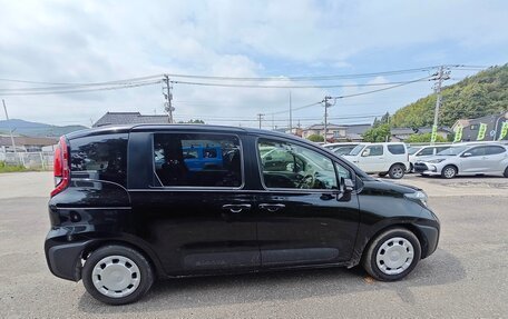 Toyota Sienta, 2023 год, 1 350 000 рублей, 3 фотография