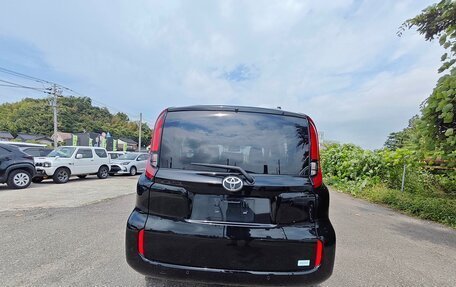 Toyota Sienta, 2023 год, 1 350 000 рублей, 7 фотография