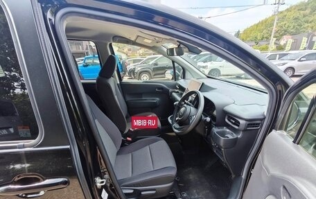 Toyota Sienta, 2023 год, 1 350 000 рублей, 9 фотография