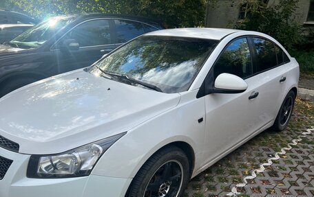 Chevrolet Cruze II, 2010 год, 580 000 рублей, 3 фотография