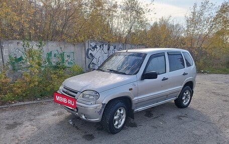 Chevrolet Niva I рестайлинг, 2004 год, 250 000 рублей, 2 фотография