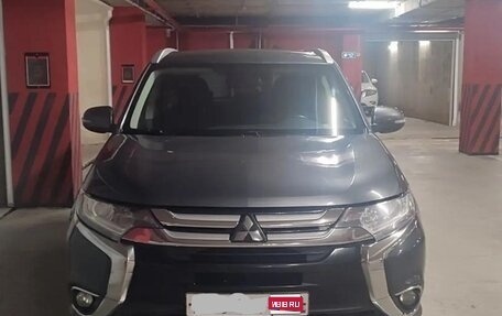 Mitsubishi Outlander III рестайлинг 3, 2018 год, 1 990 000 рублей, 1 фотография