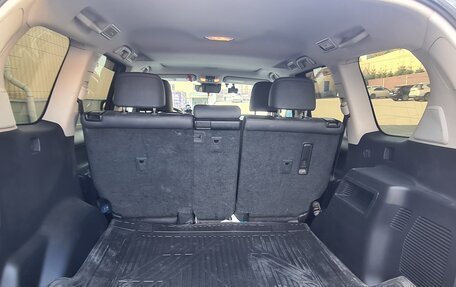Toyota Land Cruiser Prado 150 рестайлинг 2, 2018 год, 5 300 000 рублей, 11 фотография