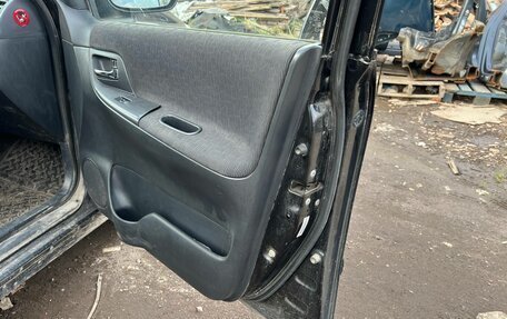 Toyota Corolla Verso I, 2002 год, 100 000 рублей, 13 фотография