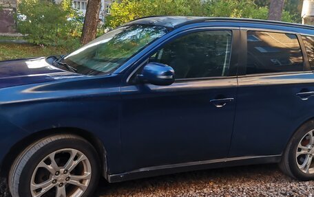 Mitsubishi Outlander III рестайлинг 3, 2013 год, 1 190 000 рублей, 2 фотография