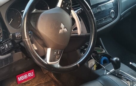 Mitsubishi Outlander III рестайлинг 3, 2013 год, 1 190 000 рублей, 6 фотография