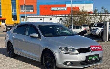Volkswagen Jetta VI, 2013 год, 900 000 рублей, 2 фотография