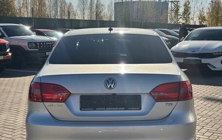 Volkswagen Jetta VI, 2013 год, 900 000 рублей, 6 фотография