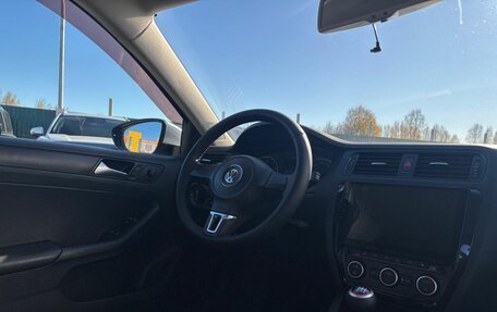 Volkswagen Jetta VI, 2013 год, 900 000 рублей, 26 фотография